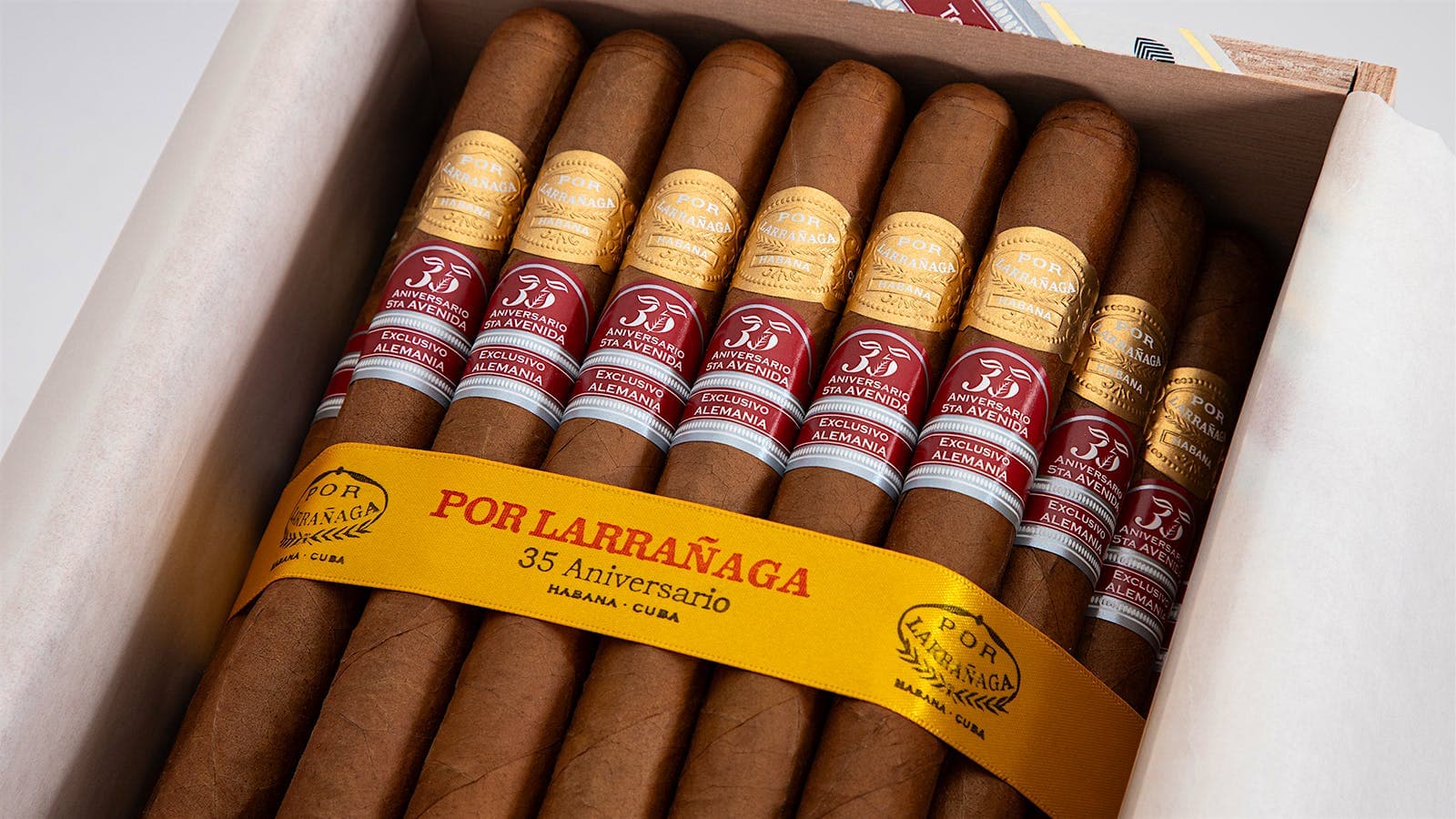 Por Larrañaga Marks Fifth Avenue's Anniversary With Double Corona